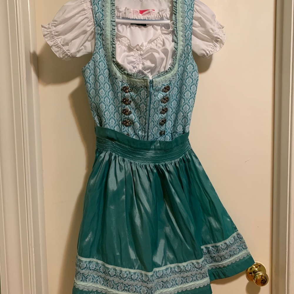 Excellent condition dirndl!! Bought in Germany!